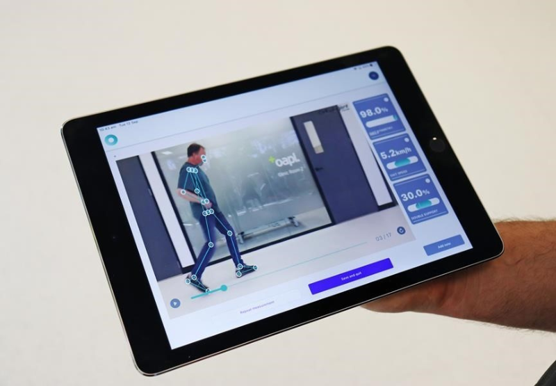 A hand holding a tabletDescription automatically generated